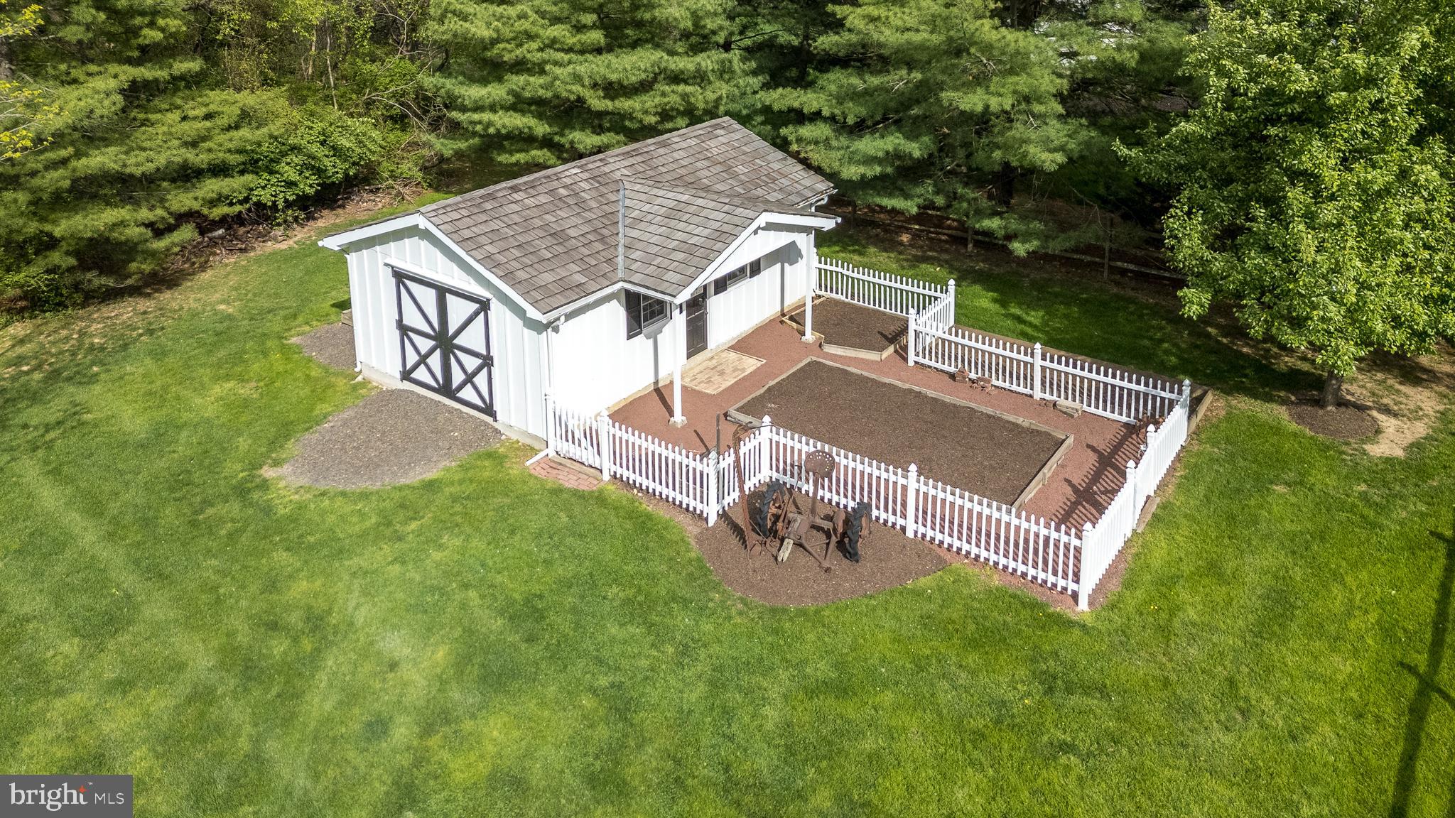 ARBOUR HILL - Residential