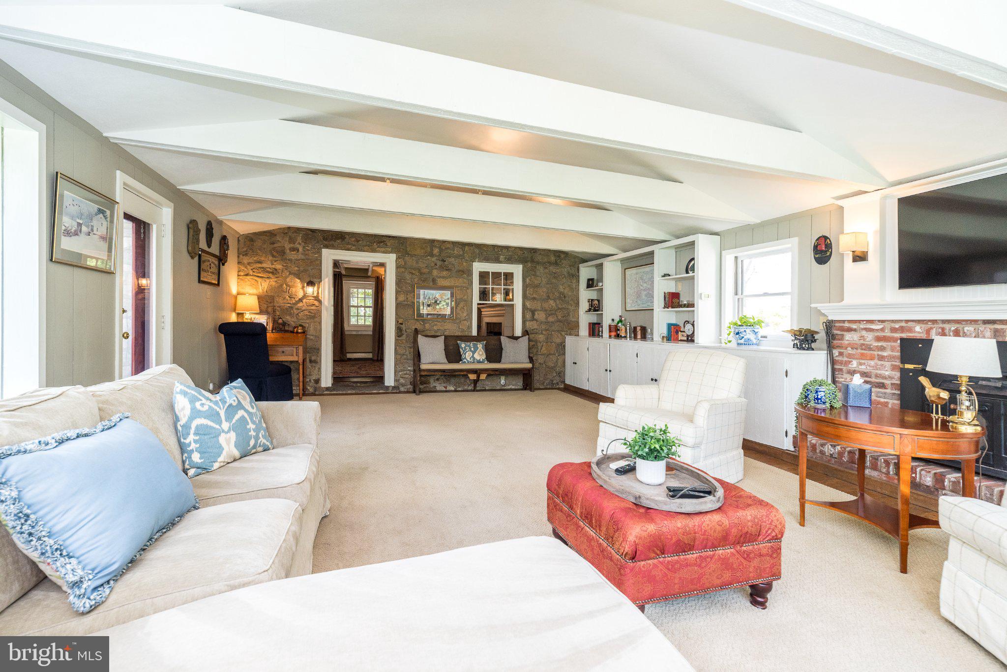 ARBOUR HILL - Residential
