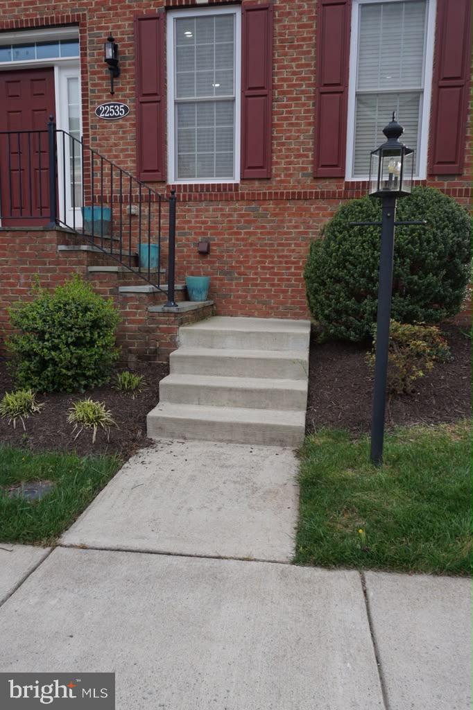 22535 WILLINGTON SQUARE