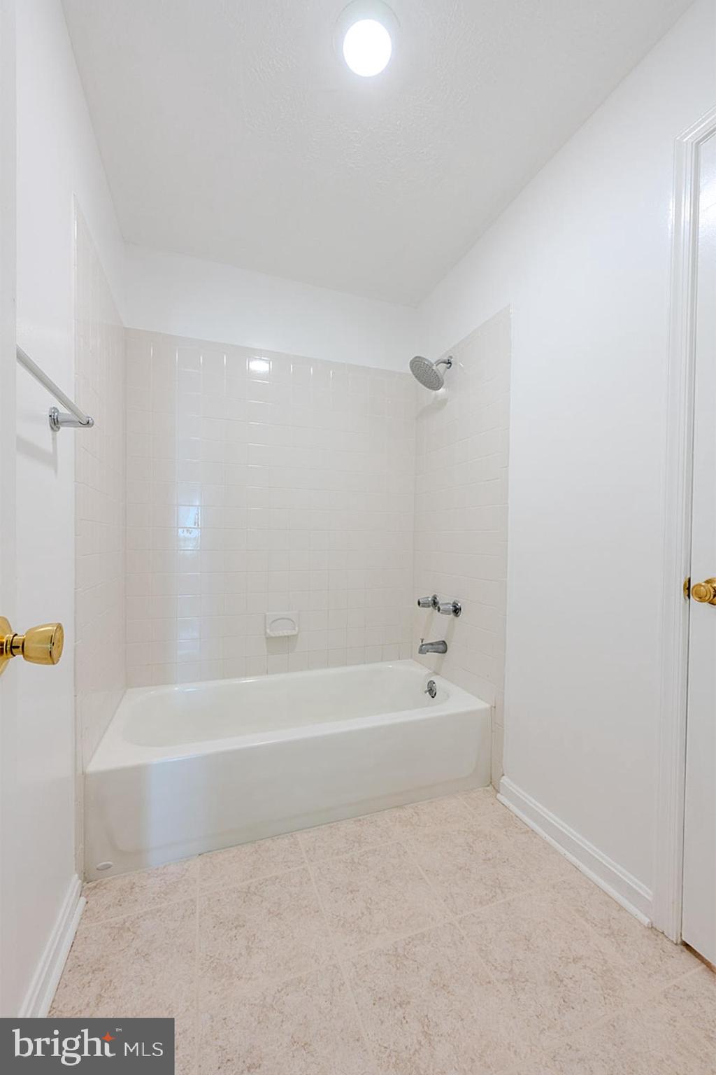 THE OAKTON - Residential