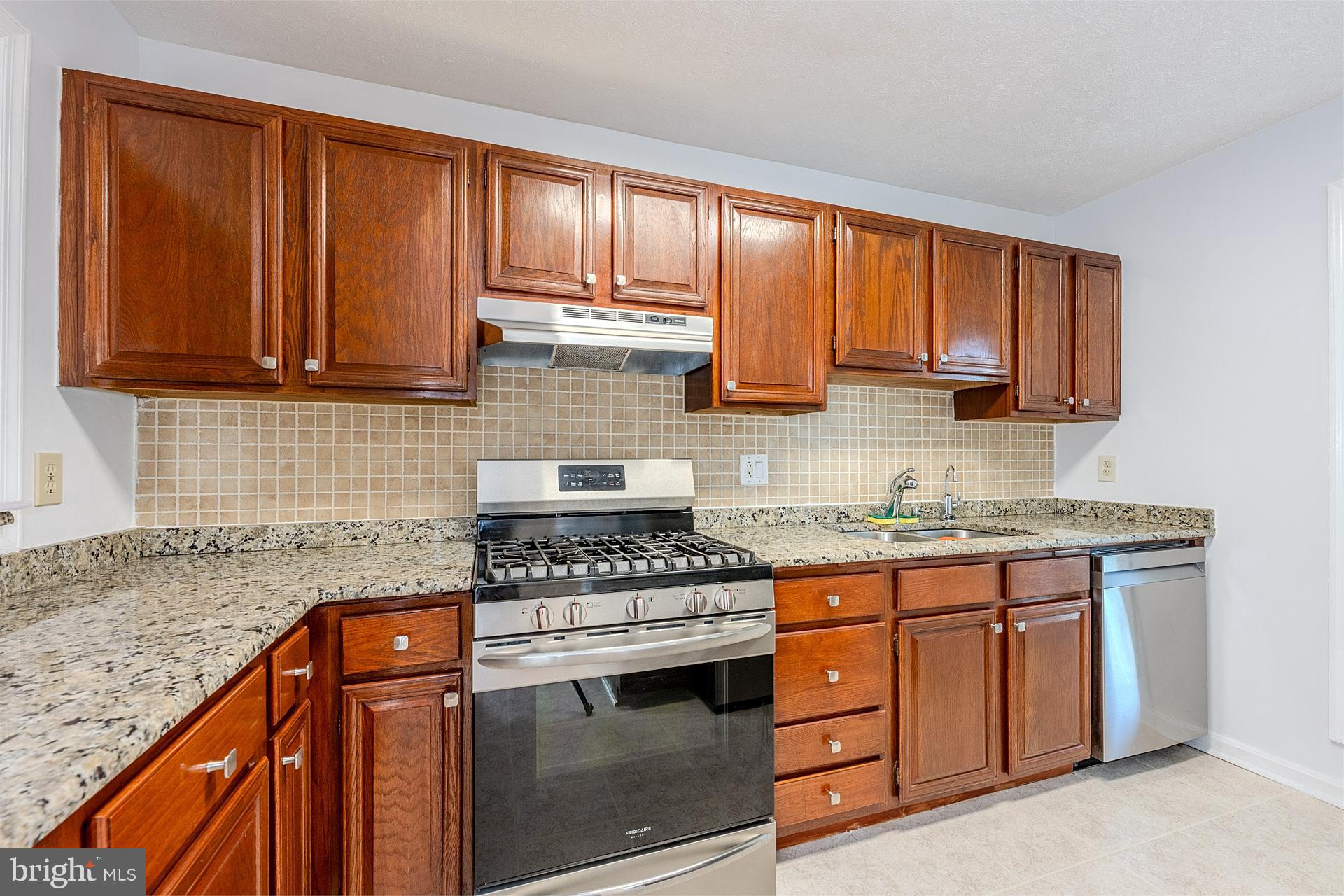 THE OAKTON - Residential