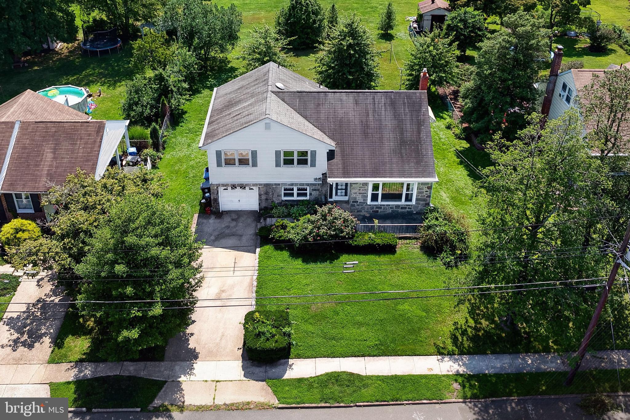 348 BOXWOOD LANE