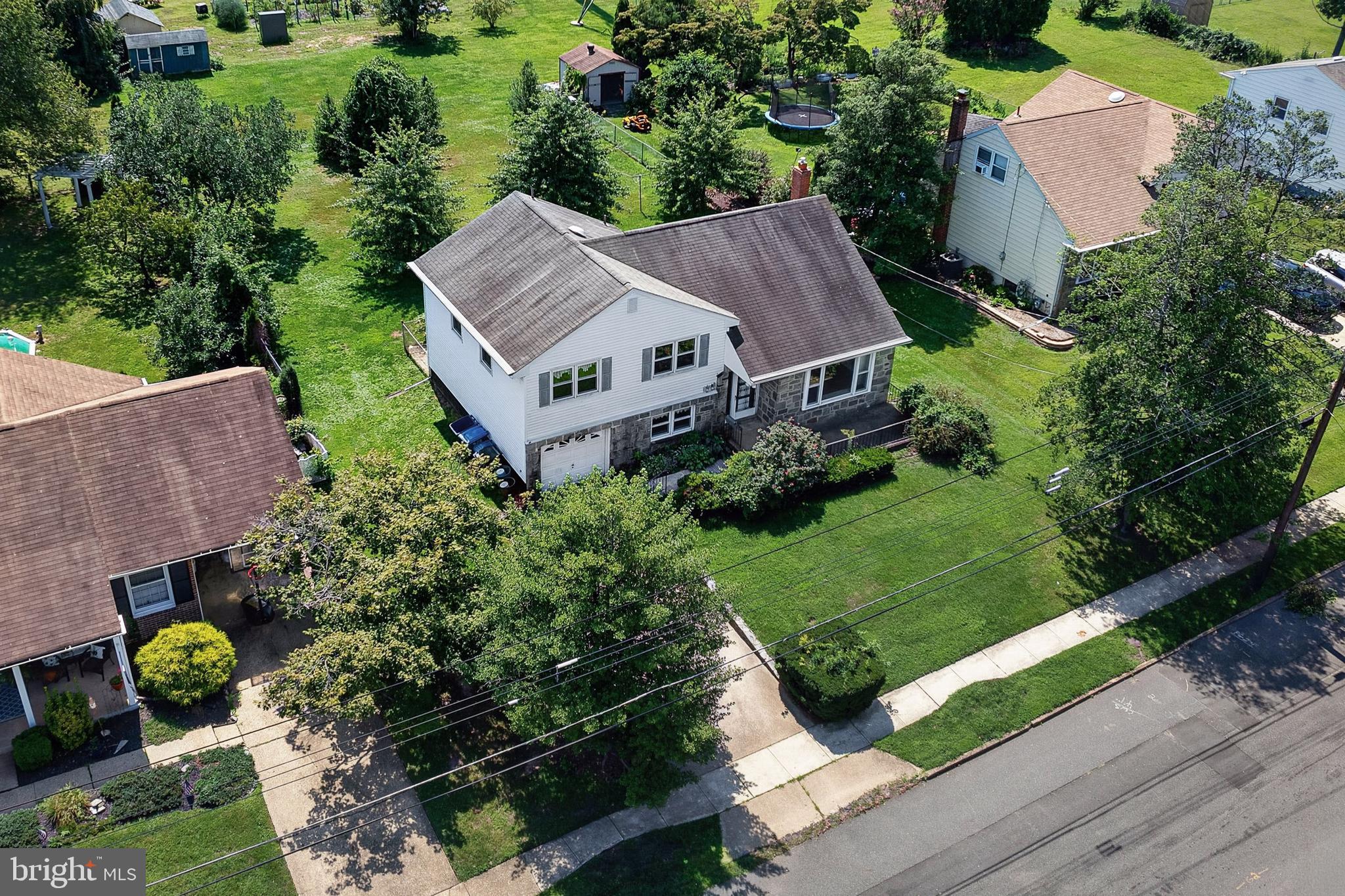 348 BOXWOOD LANE