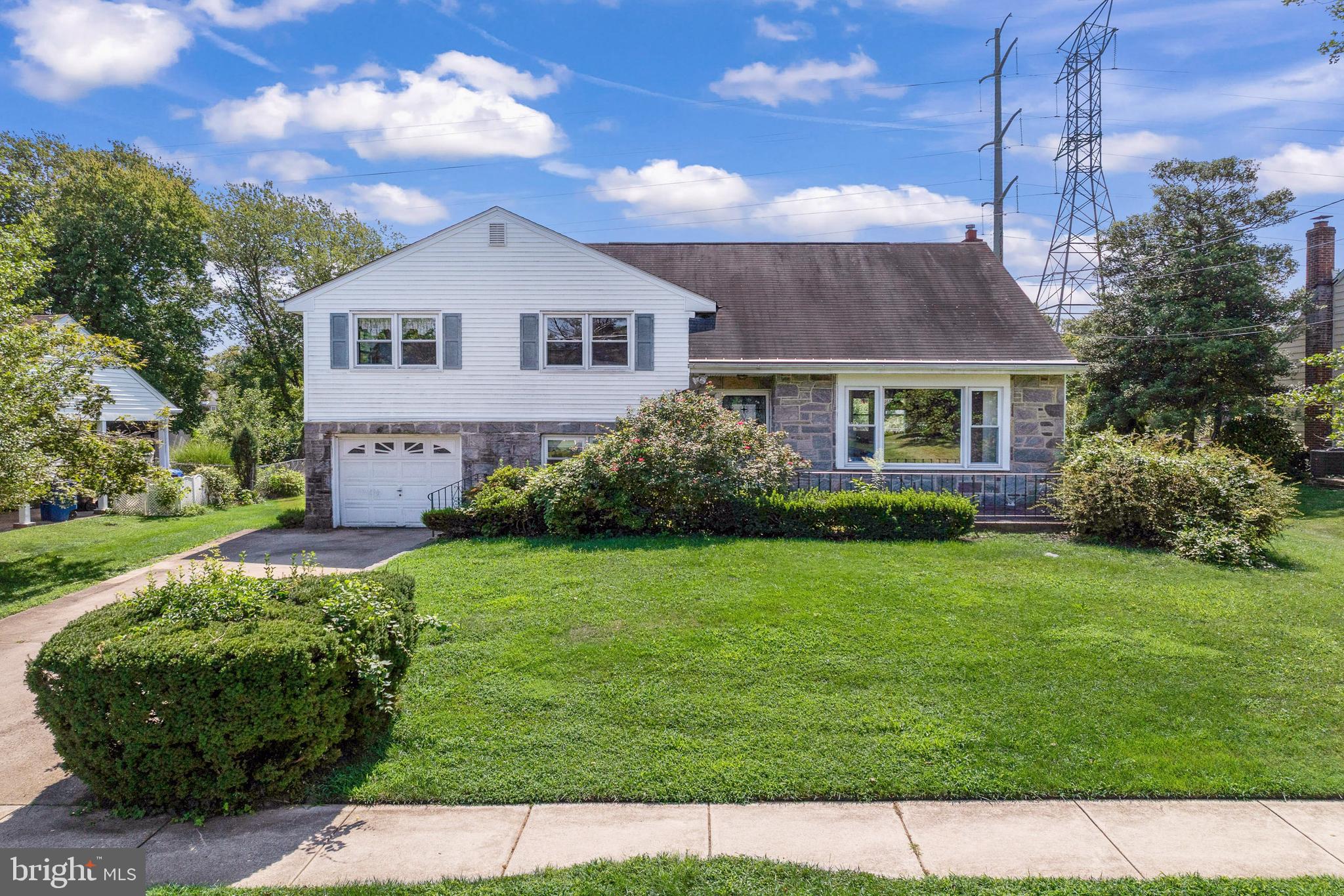 348 BOXWOOD LANE