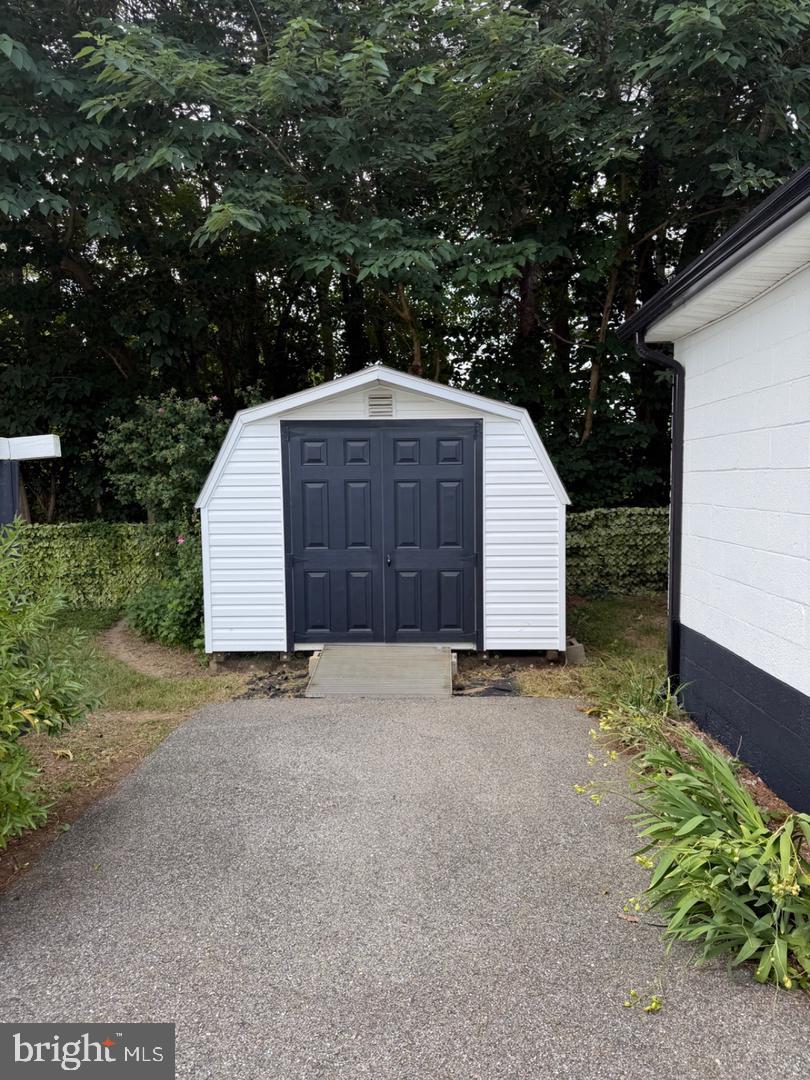 32 POLLING HOUSE RD ROAD