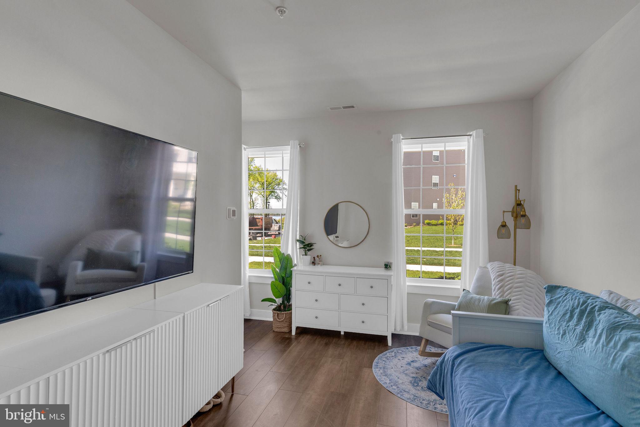 97 WATERSIDE MEWS