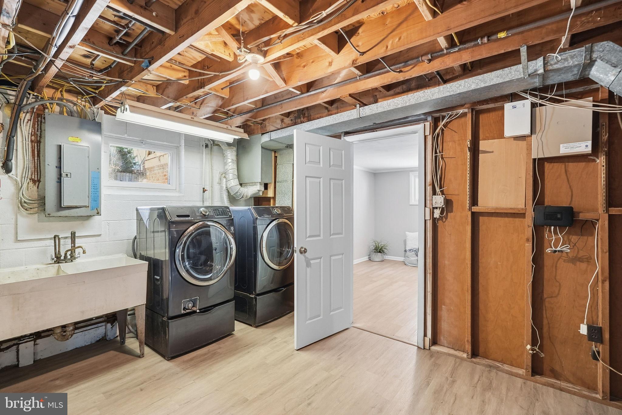 COLLEGE PARK WOODS - Residential