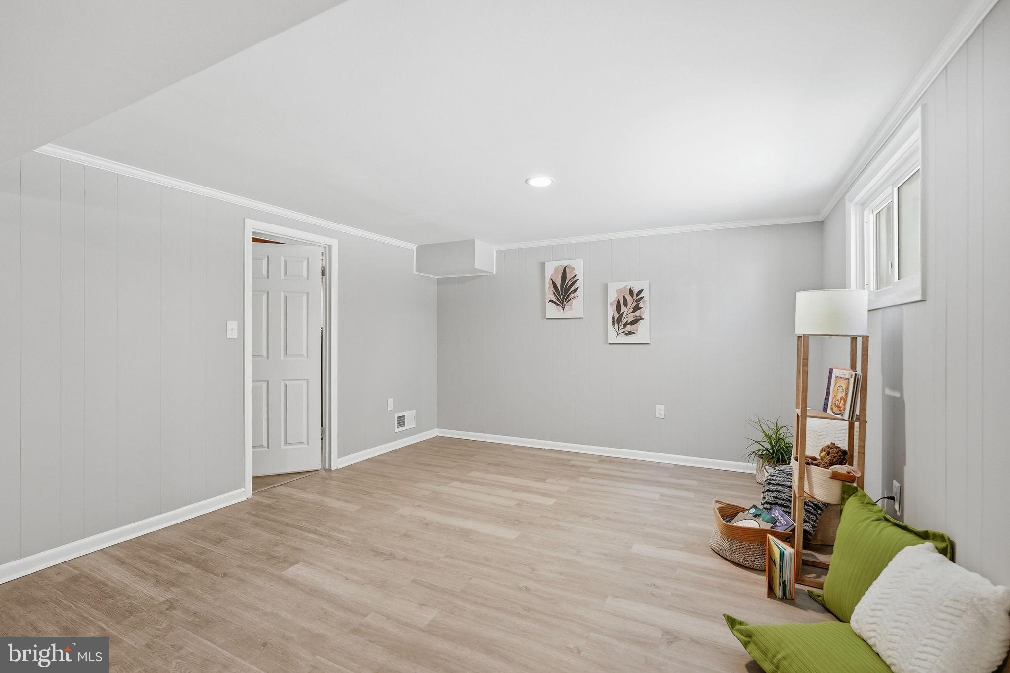 COLLEGE PARK WOODS - Residential