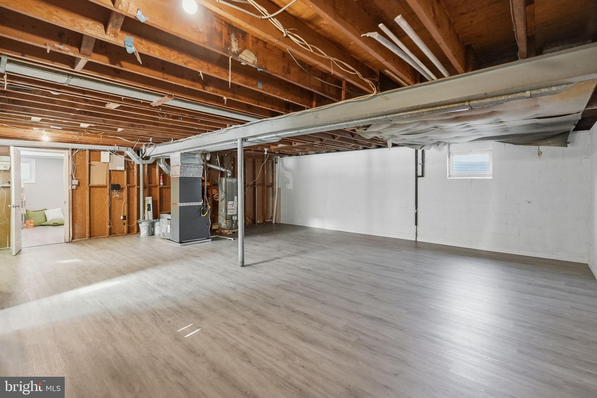 COLLEGE PARK WOODS - Residential