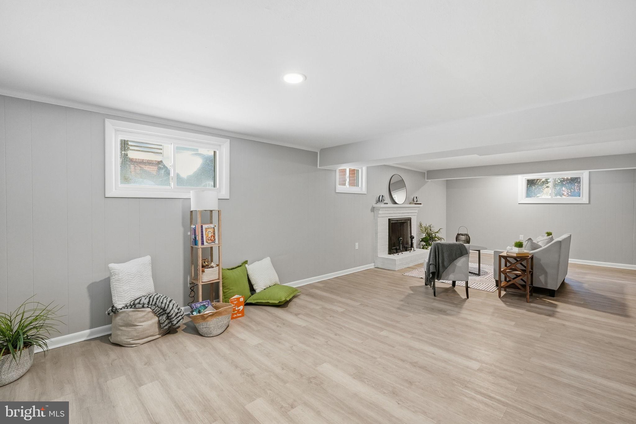 COLLEGE PARK WOODS - Residential