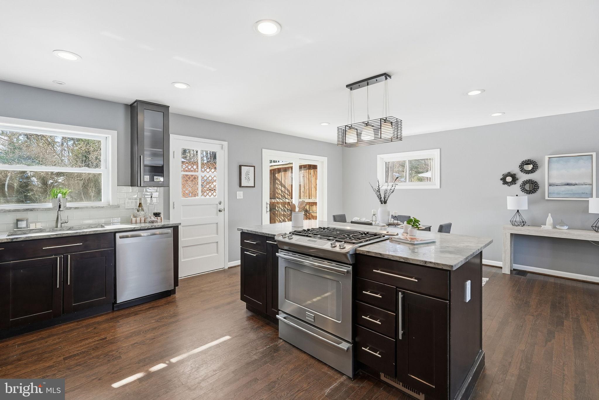 COLLEGE PARK WOODS - Residential