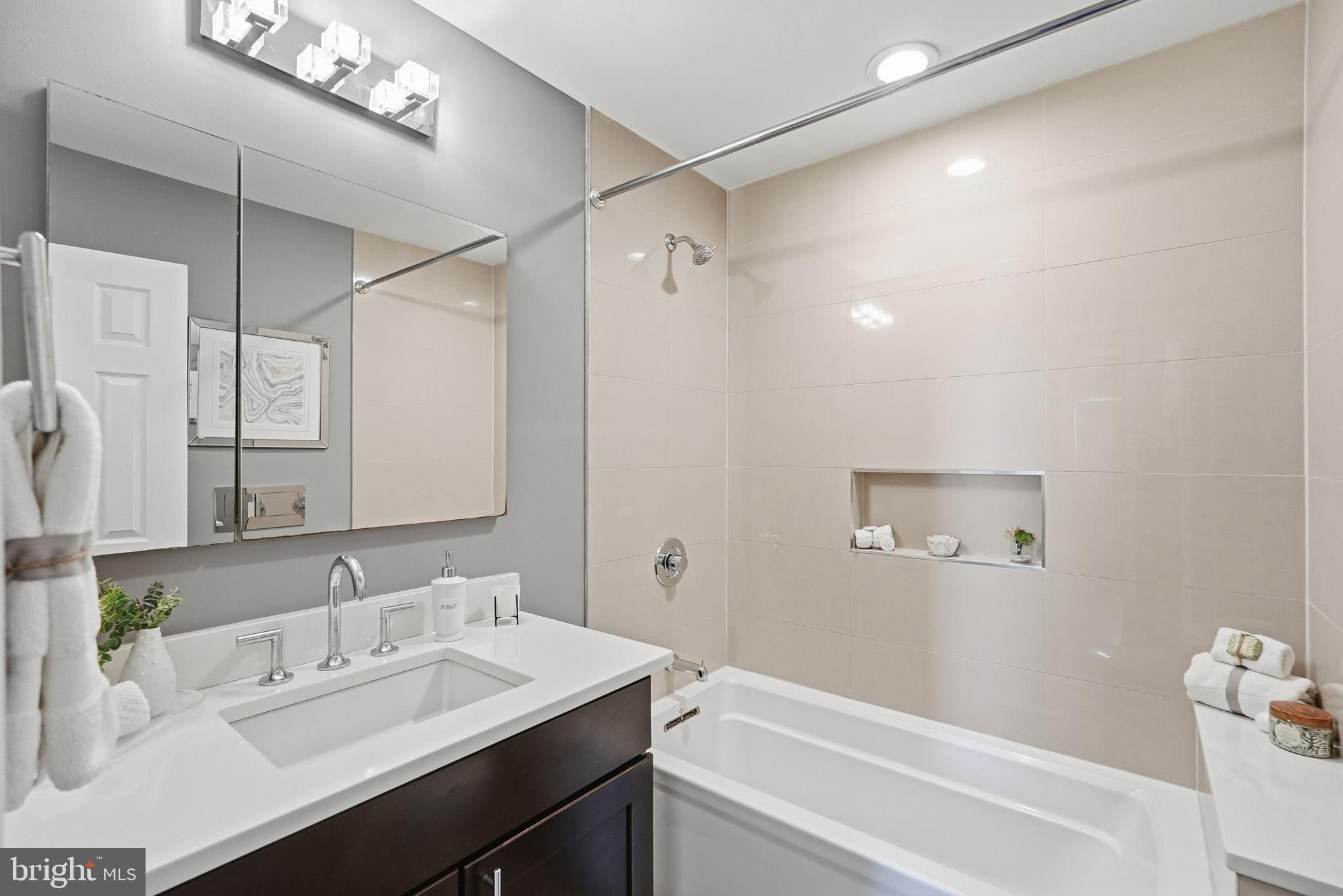 COLLEGE PARK WOODS - Residential