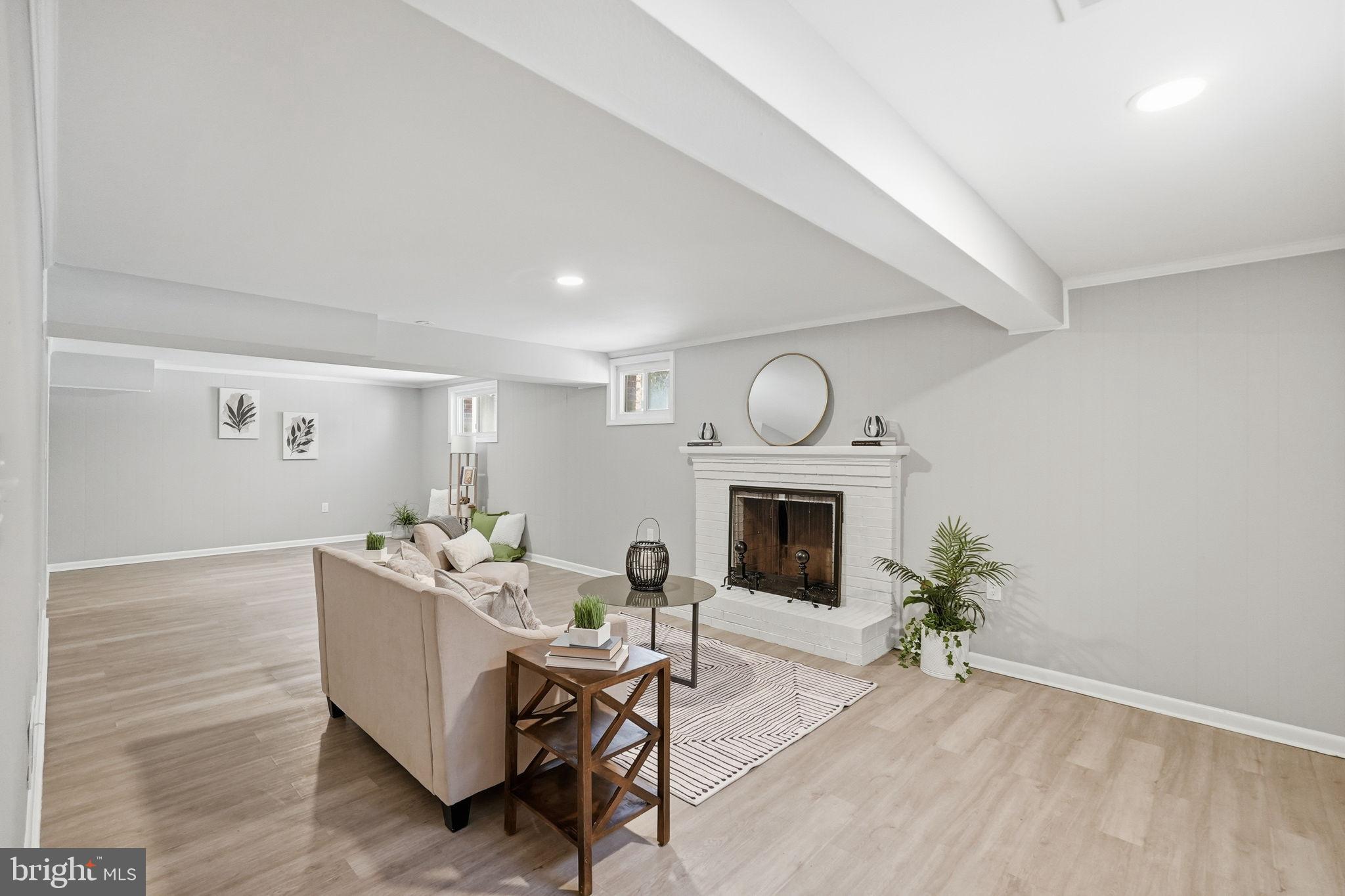 COLLEGE PARK WOODS - Residential