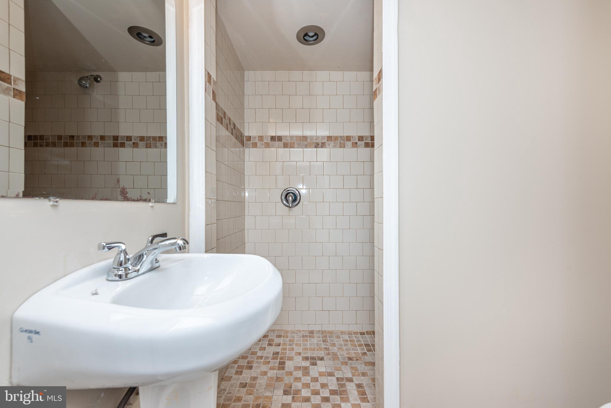 FOUR BY FOUR - Residential