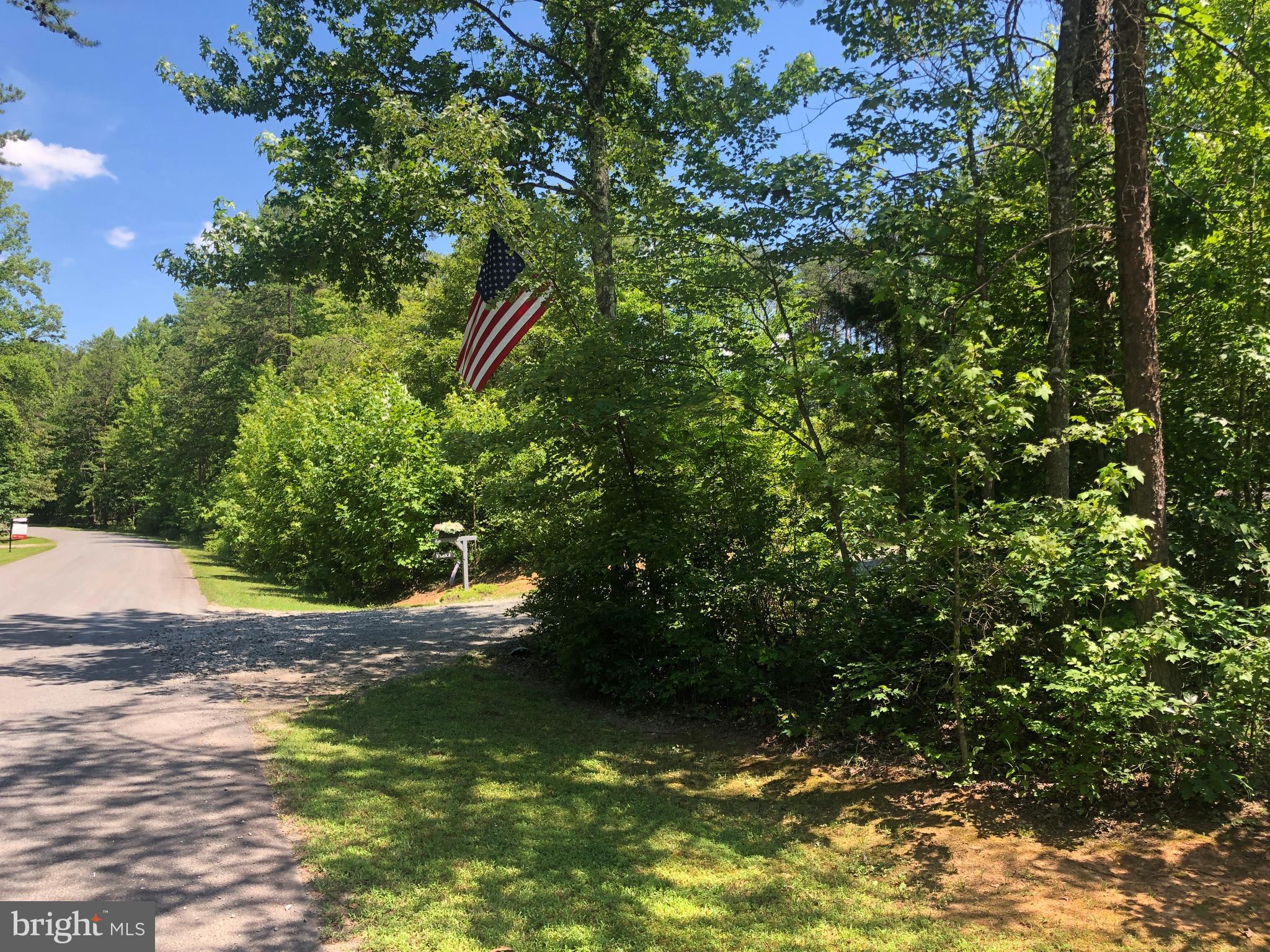 LAKE ANNA WOODS - Residential