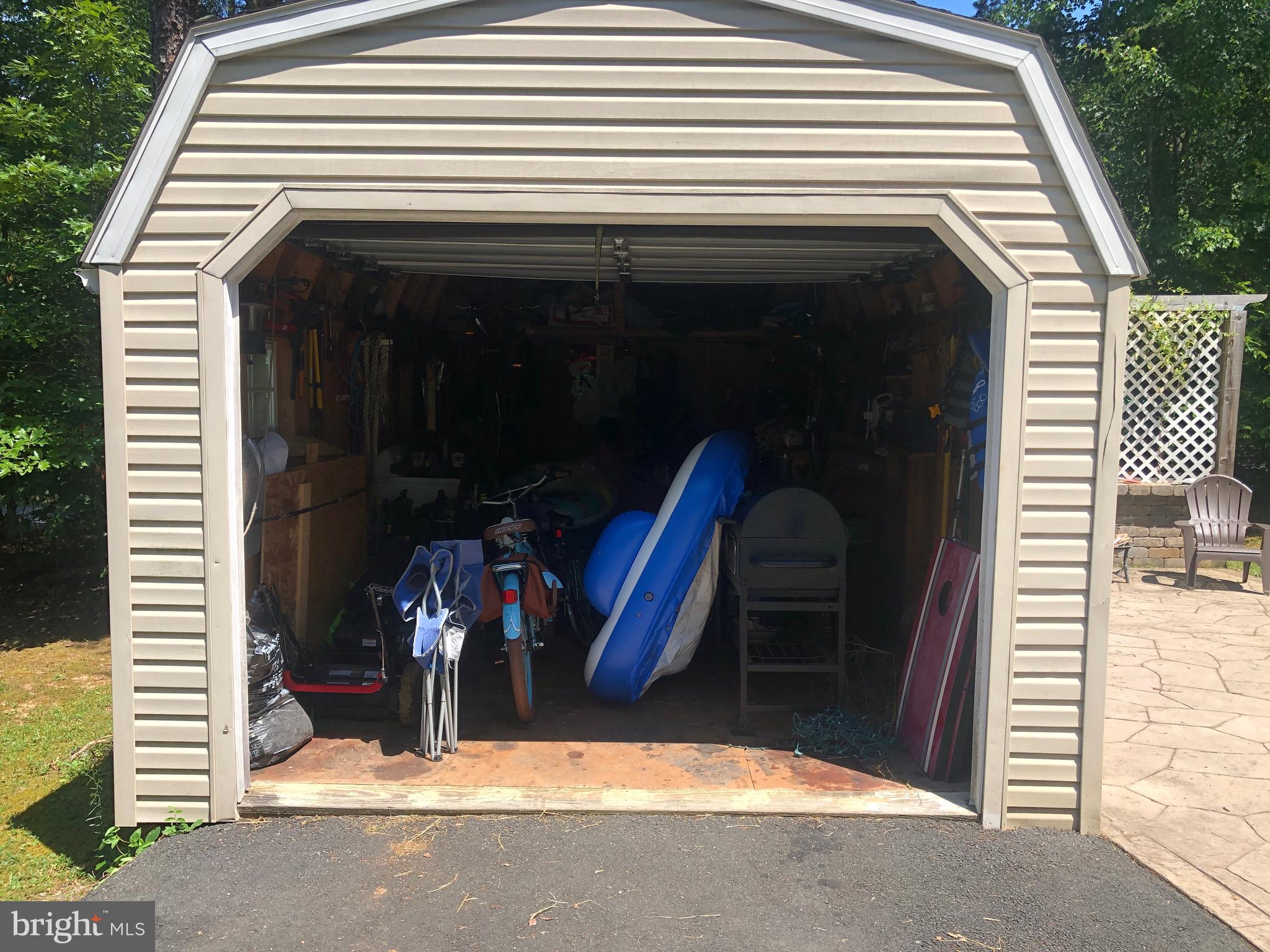 LAKE ANNA WOODS - Residential