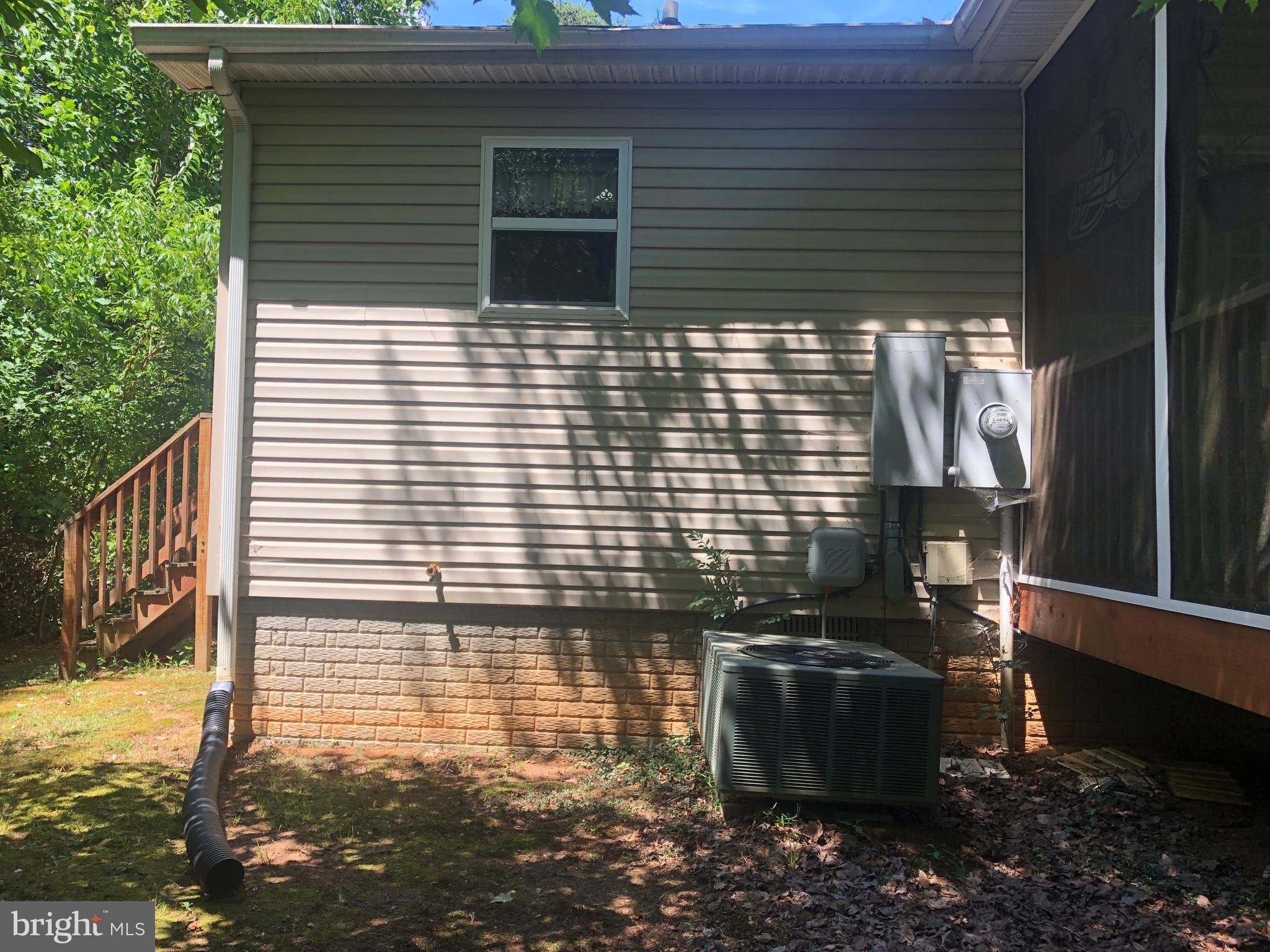 LAKE ANNA WOODS - Residential