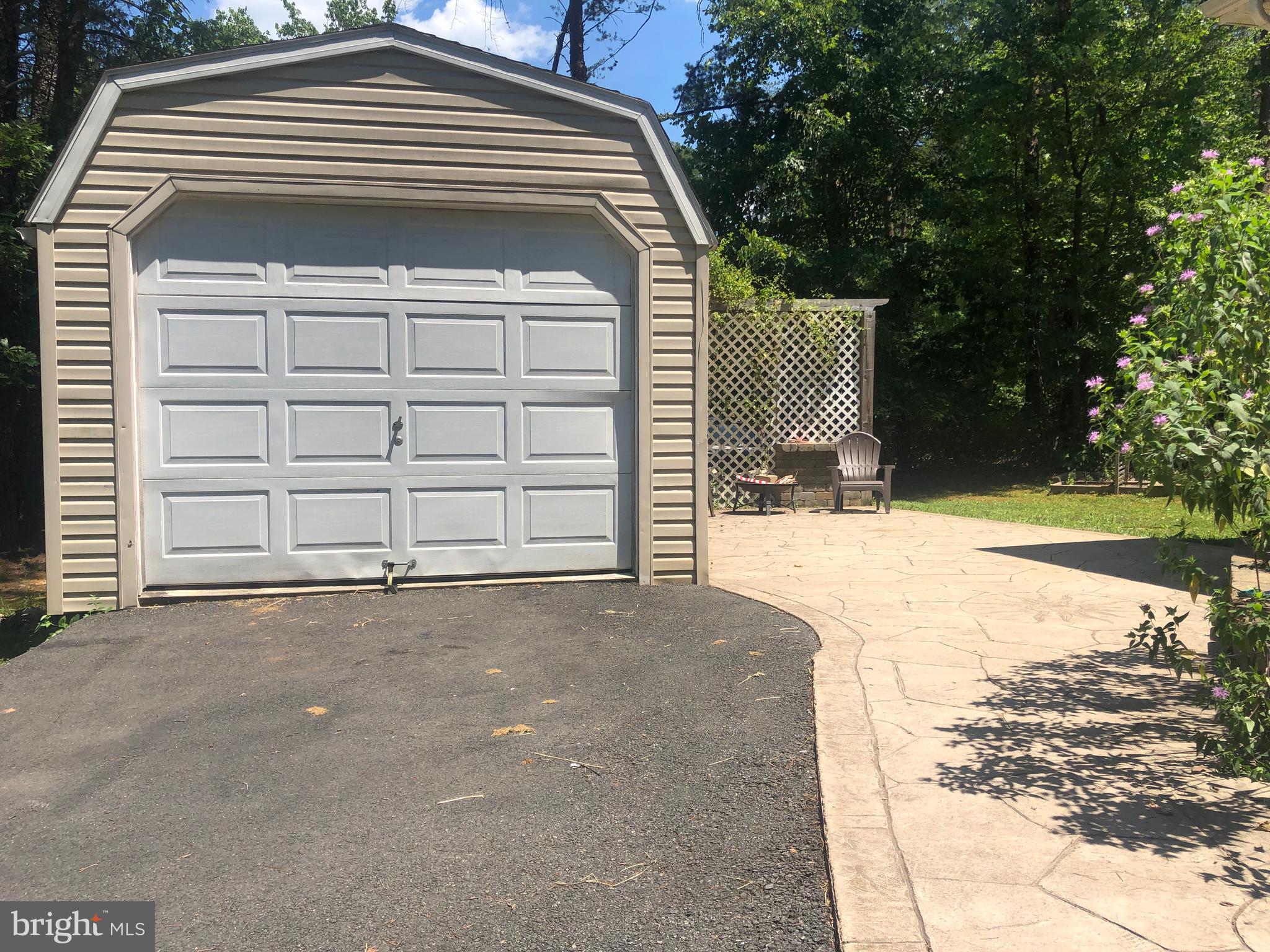 LAKE ANNA WOODS - Residential