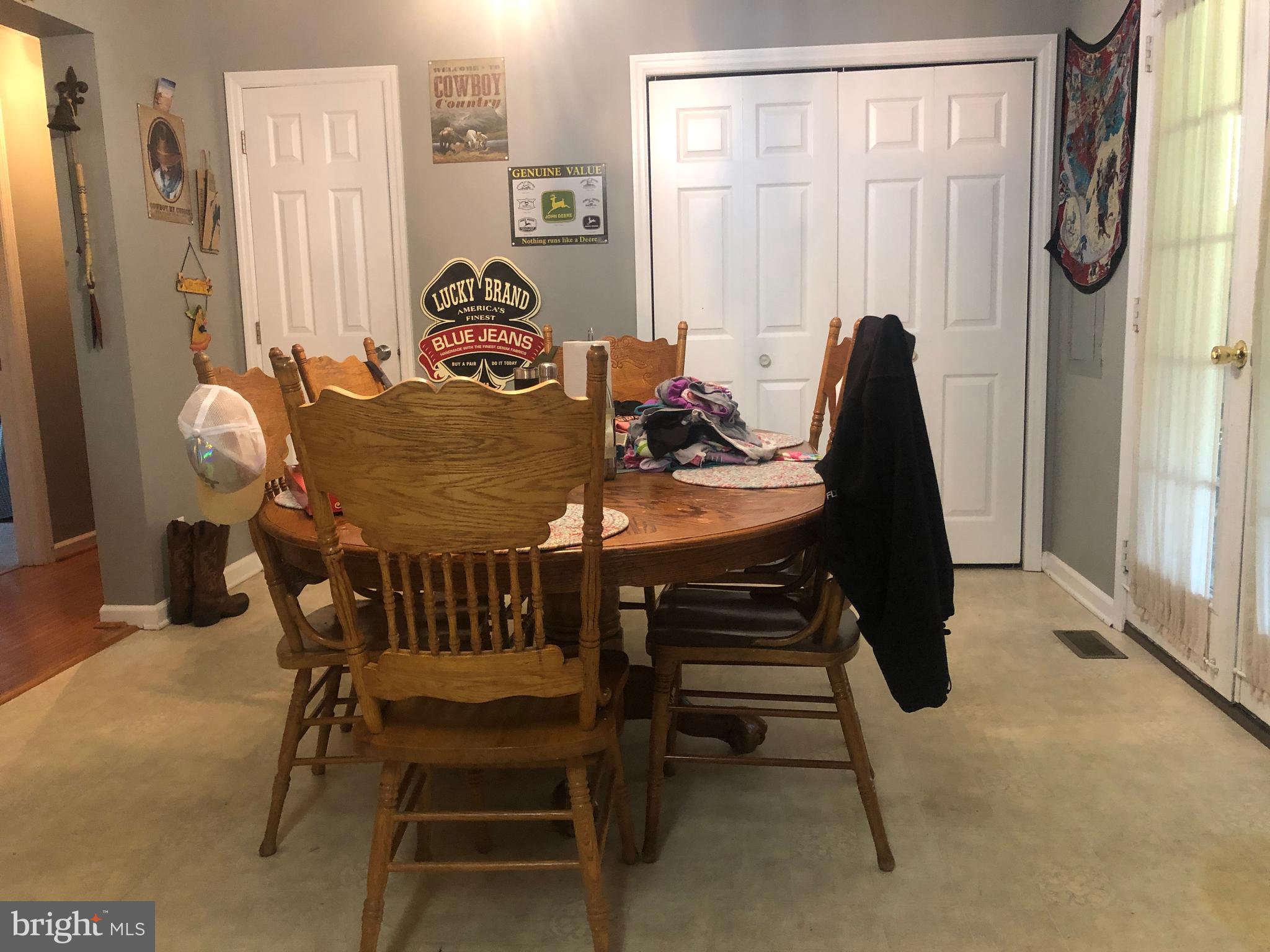 LAKE ANNA WOODS - Residential