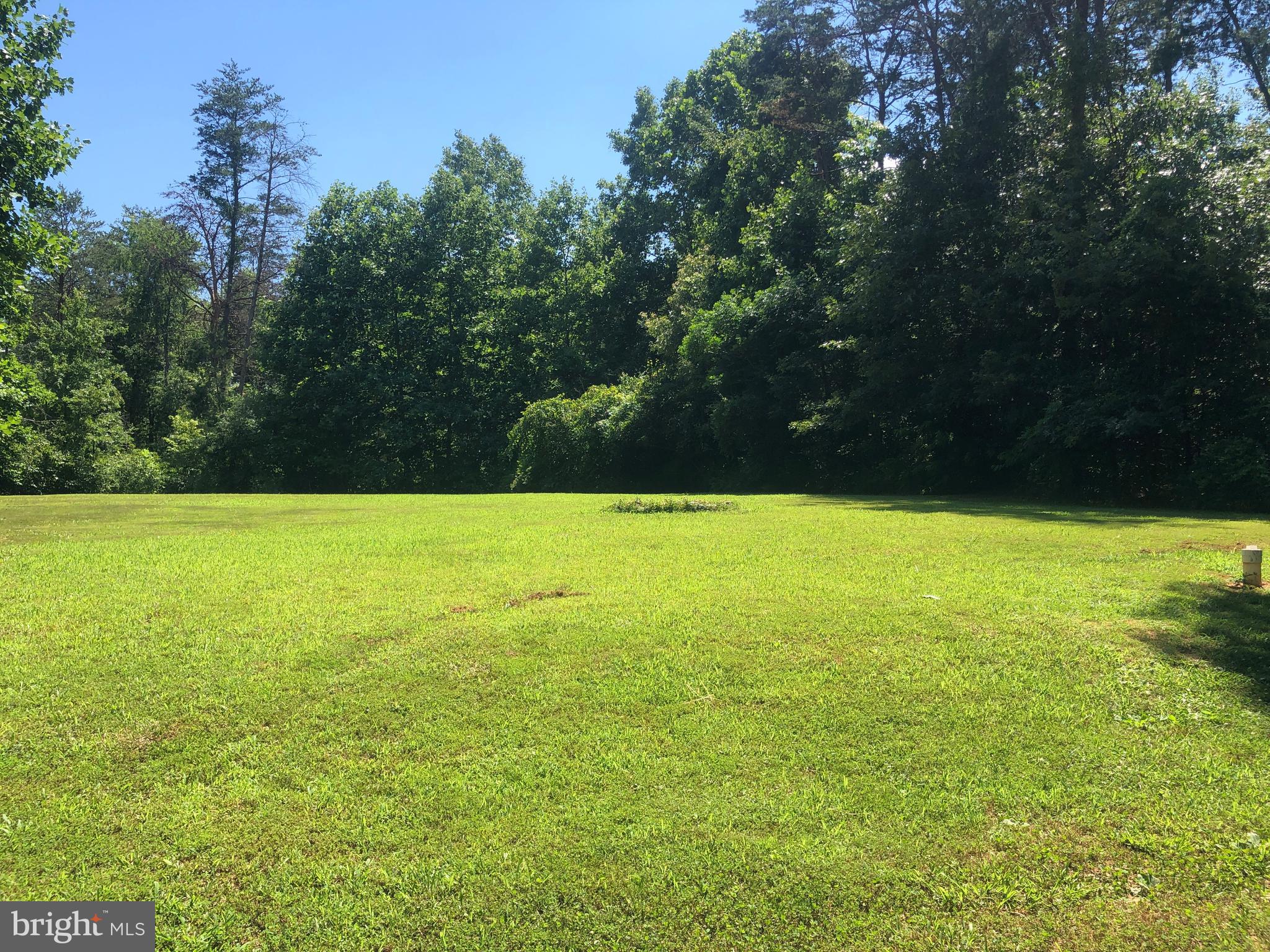 LAKE ANNA WOODS - Residential