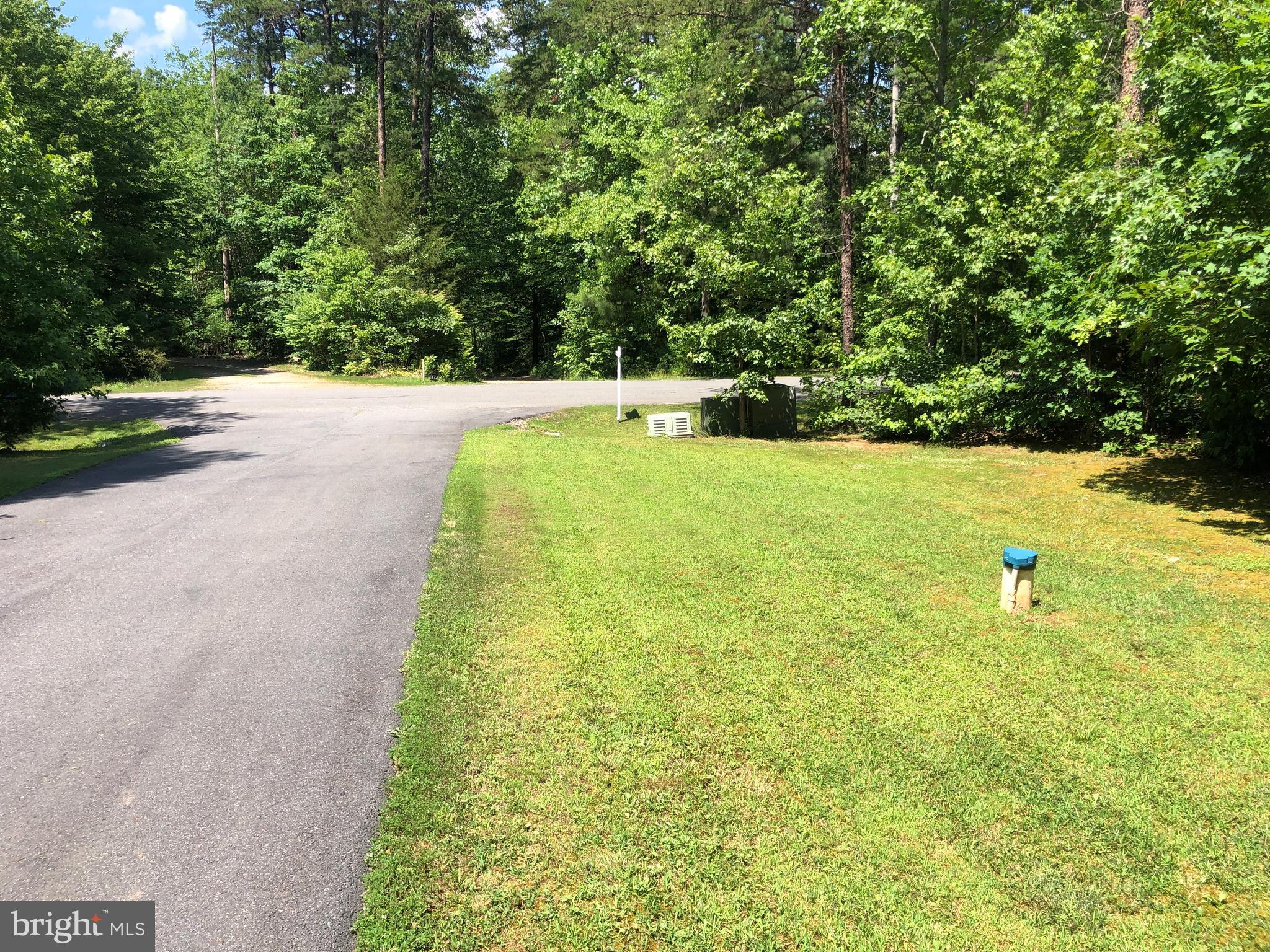 LAKE ANNA WOODS - Residential