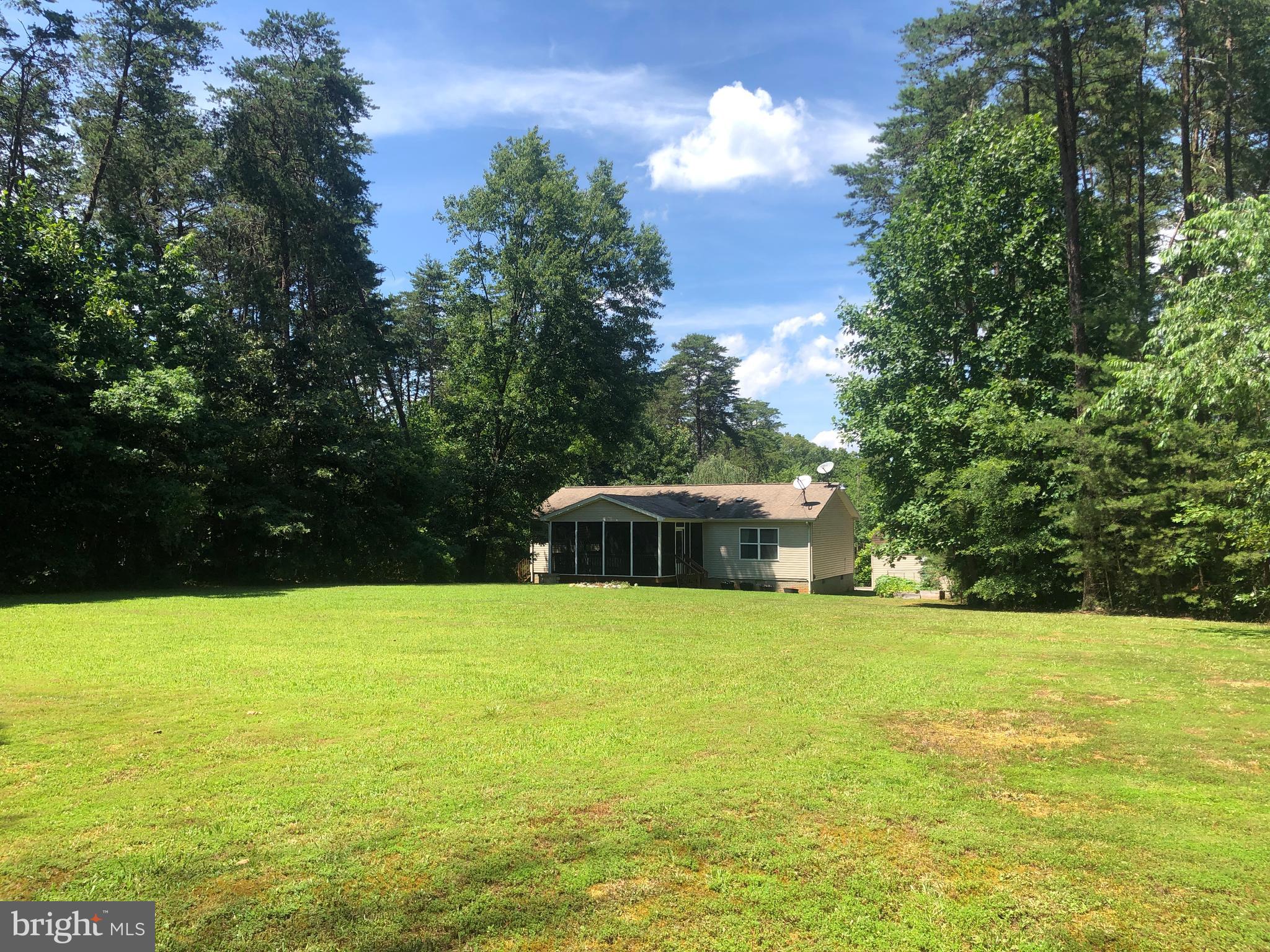 LAKE ANNA WOODS - Residential