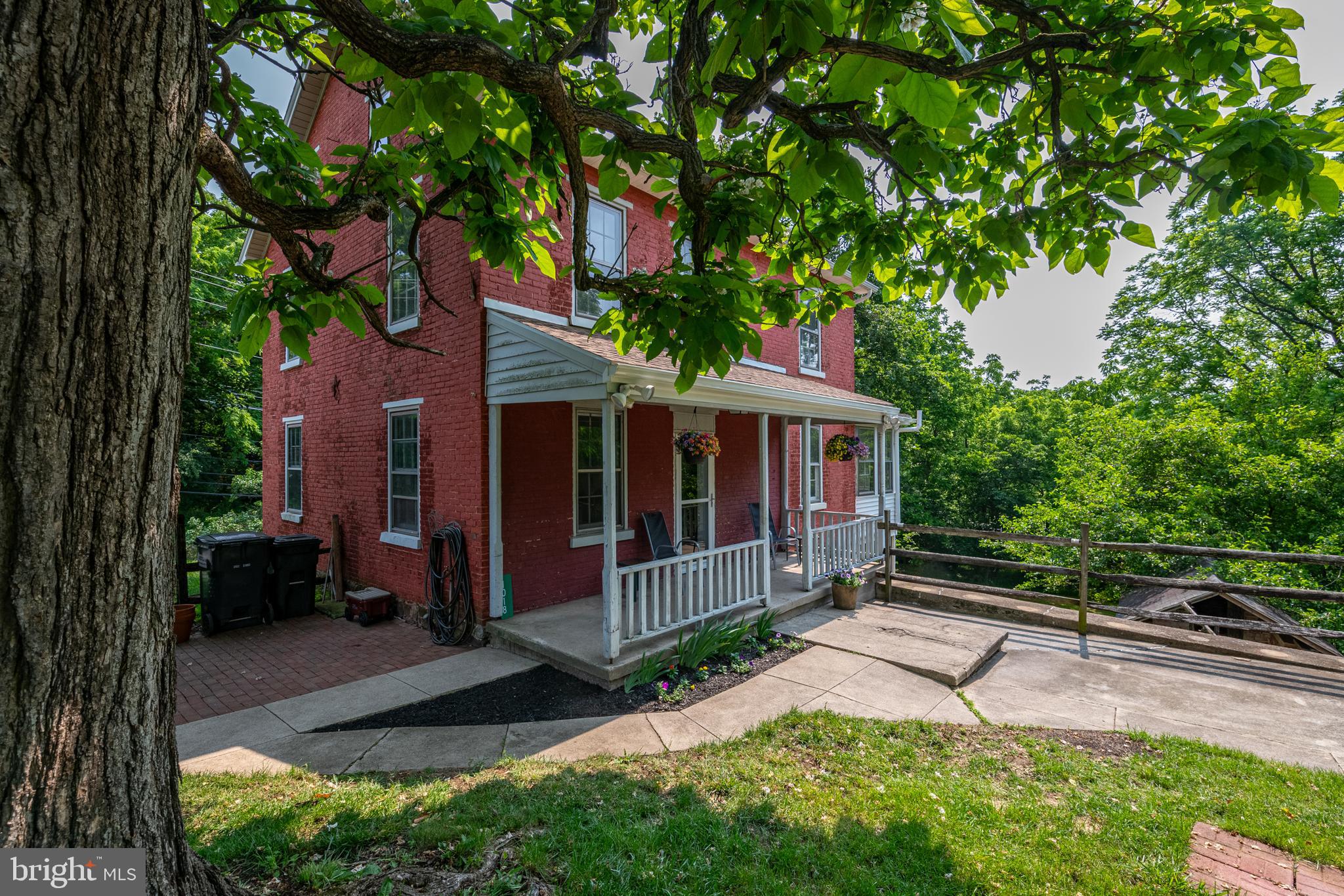1018 FAIRVIEW DRIVE