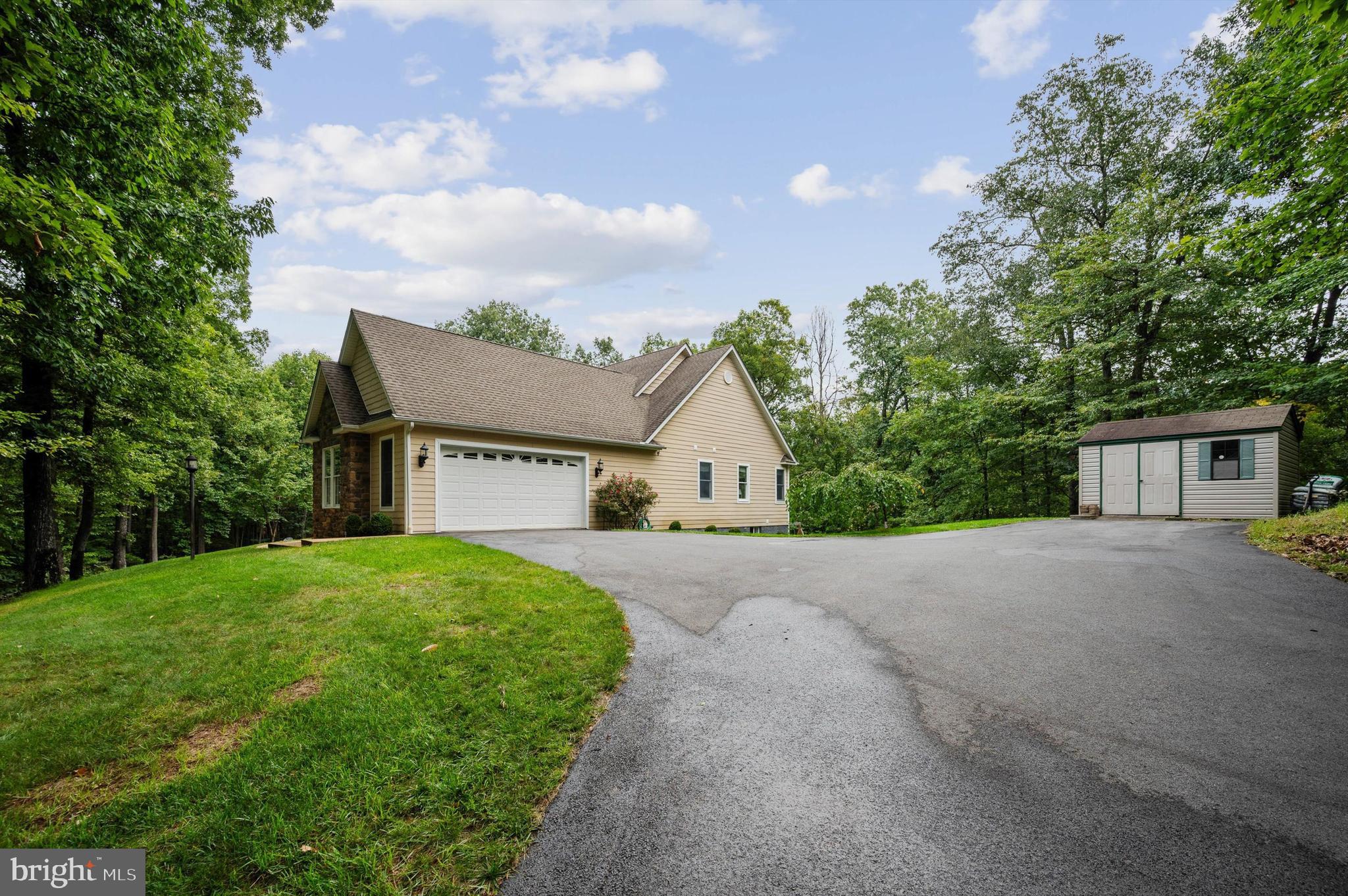 ROUND TOP ESTATES - Residential