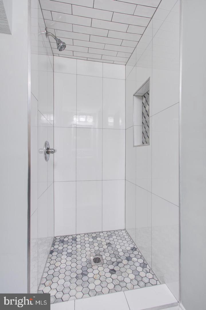 KENWOOD TOWERS - Residential Lease