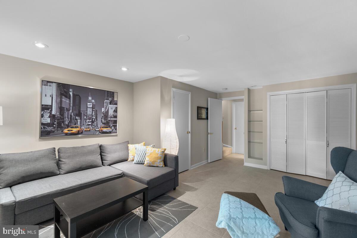 WHISPERWOOD - Residential Lease