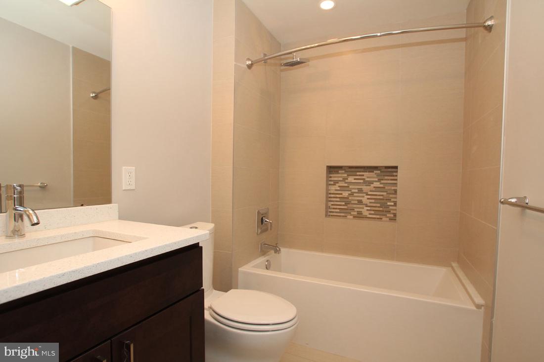 UNIVERSITY CITY - Residential Lease