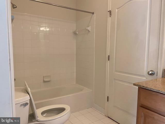 LINDEN ROW CONDOMINIUM - Residential Lease