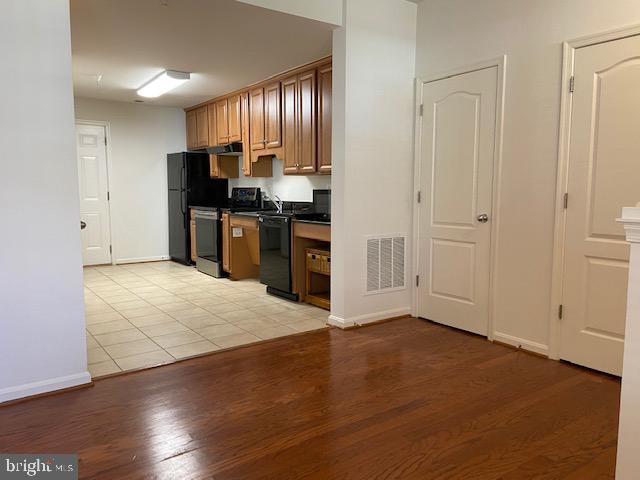 LINDEN ROW CONDOMINIUM - Residential Lease