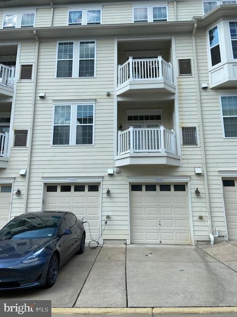 LINDEN ROW CONDOMINIUM - Residential Lease