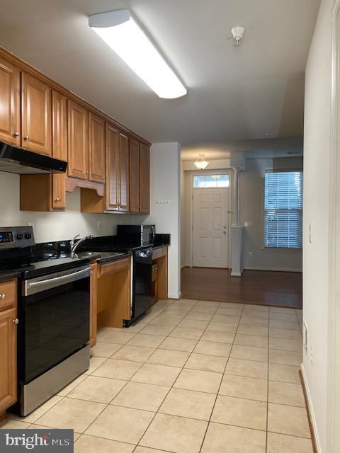 LINDEN ROW CONDOMINIUM - Residential Lease