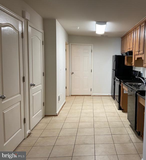 LINDEN ROW CONDOMINIUM - Residential Lease