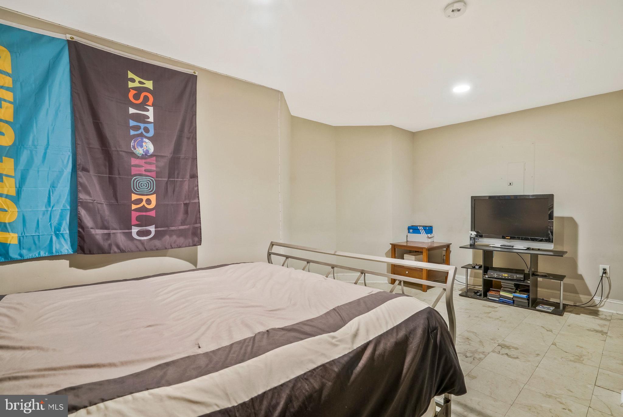 LAUREL HIGHLANDS - Residential