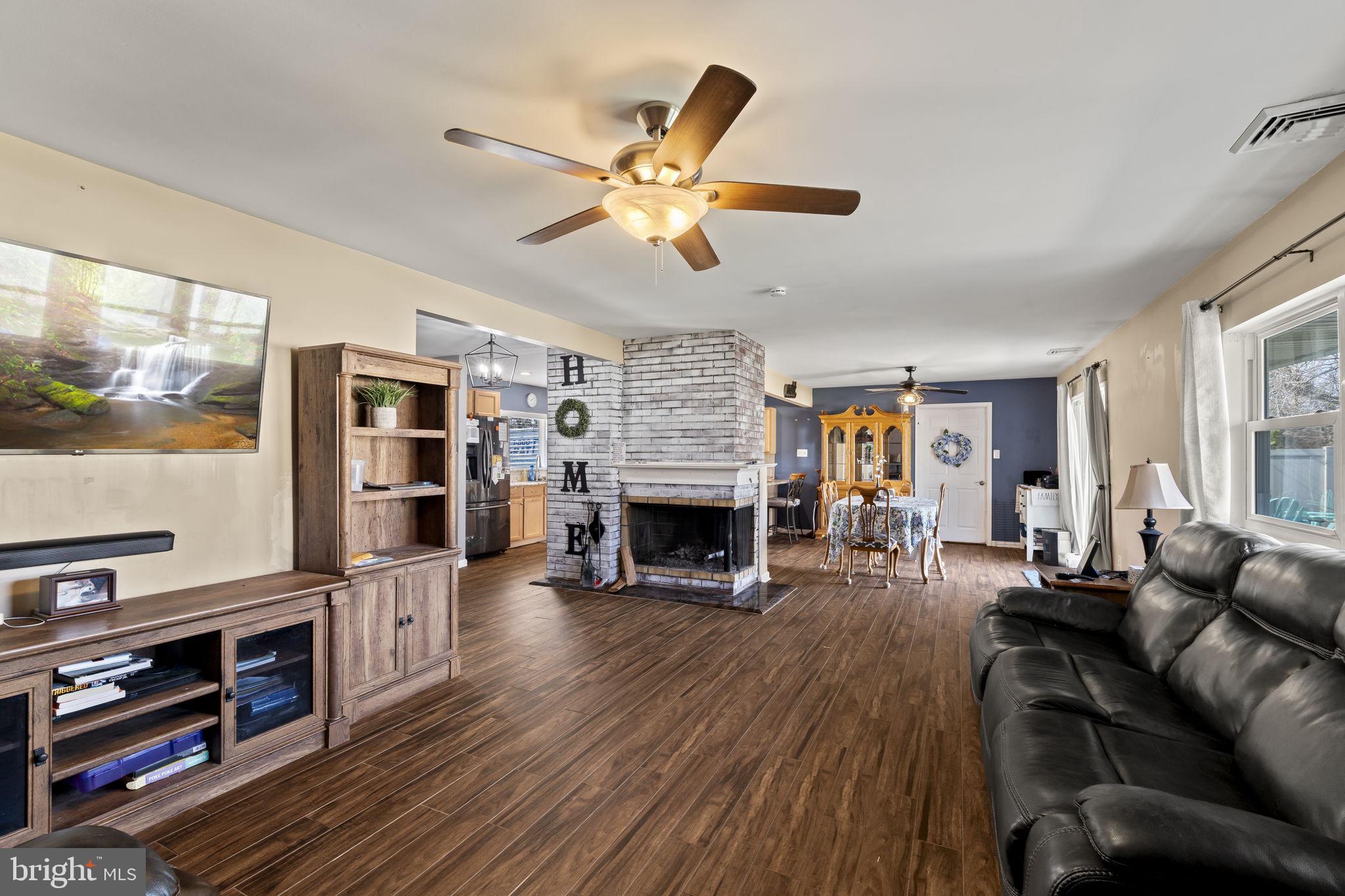 FORSYTHIA GATE - Residential