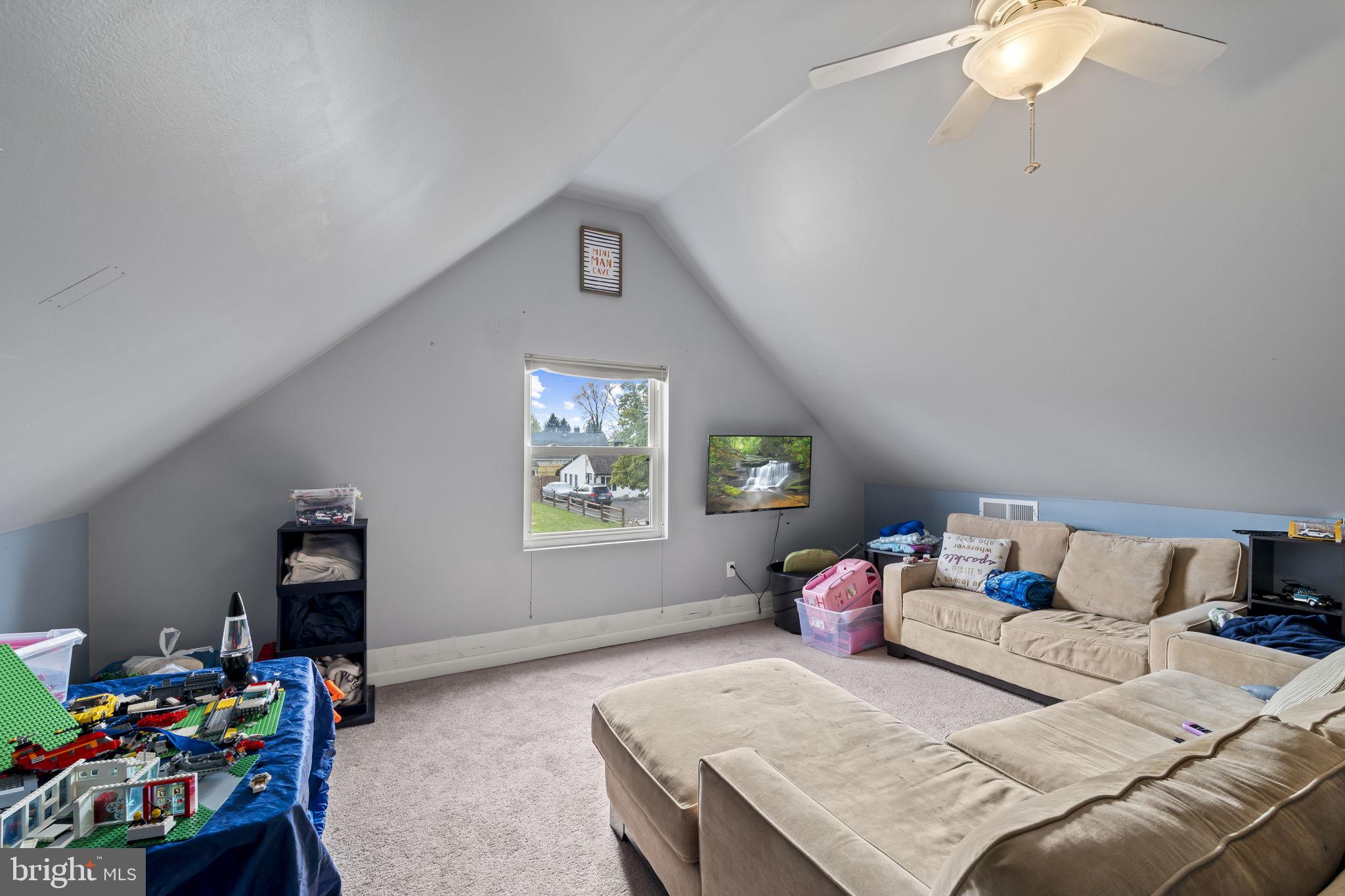 FORSYTHIA GATE - Residential