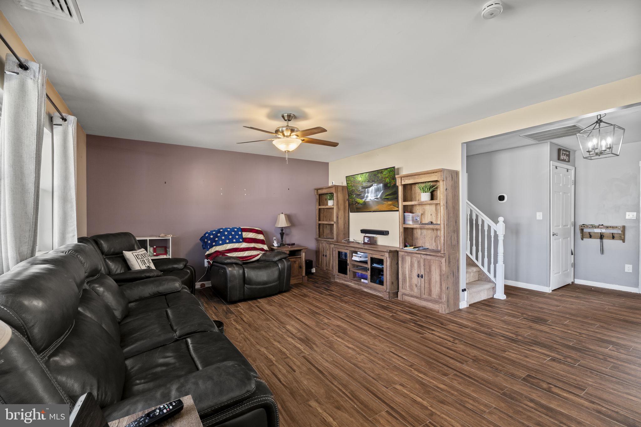 FORSYTHIA GATE - Residential