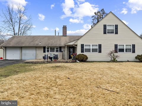 48 FRUITREE ROAD LEVITTOWN PA 19056