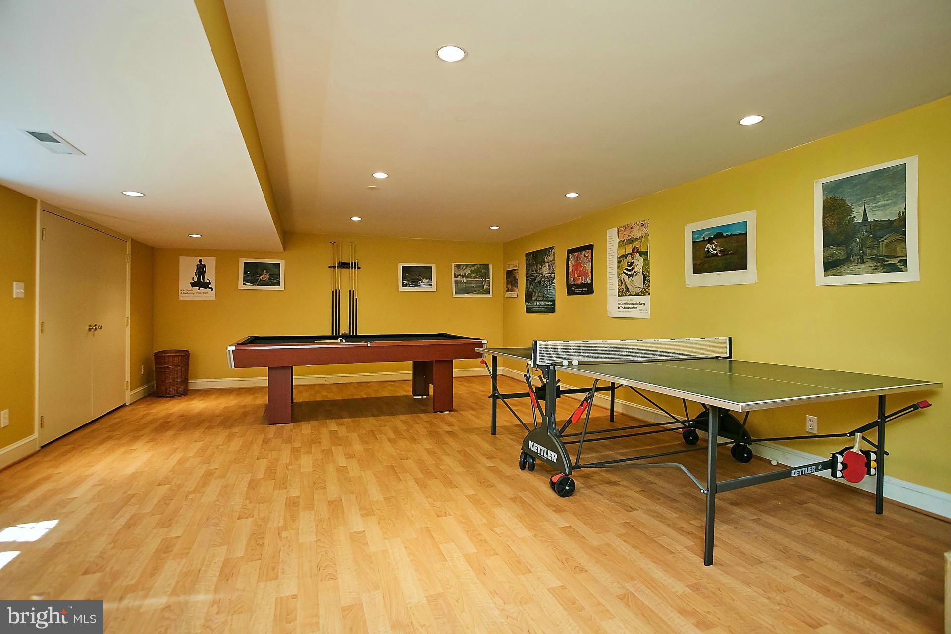 LANGLEY OAKS - Residential