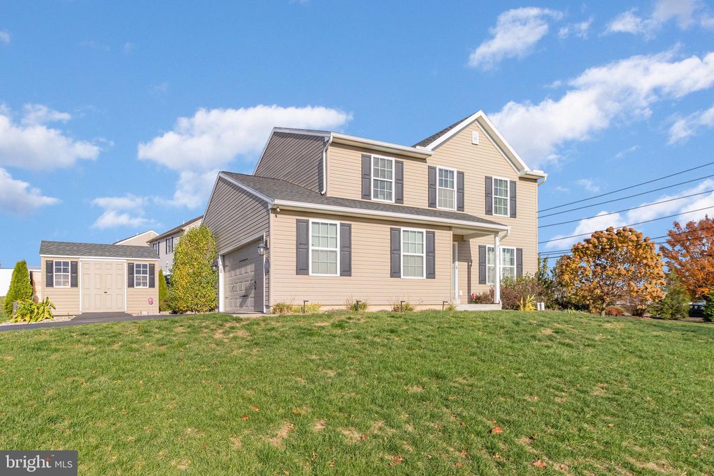 Photo of 1799 Campus Road, ELIZABETHTOWN, PA 17022 (MLS # PALA2079228)