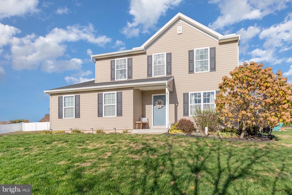 Photo of 1799 Campus Road, ELIZABETHTOWN, PA 17022 (MLS # PALA2079228)