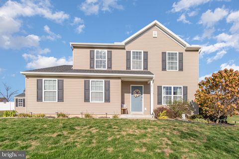Photo of 1799 Campus Road, ELIZABETHTOWN, PA 17022 (MLS # PALA2079228)