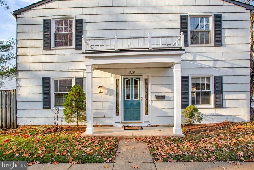 Don't miss out on your opportunity to own this 3bed/2.5a Townhome in highly sought after Crofton Park!  This large end unit has tons of natural light and beautiful hardwood floors on the main level.  Also on the main level is a separate laundry room and private crafting/utility room! Large fenced in yard has oversized deck that makes this home perfect for entertaining.  Easy access to Annapolis, Baltimore, and DC!