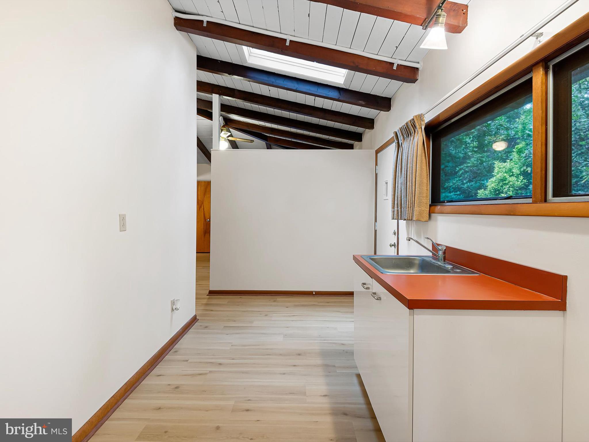 NOTTINGHAM MANOR - Residential Lease