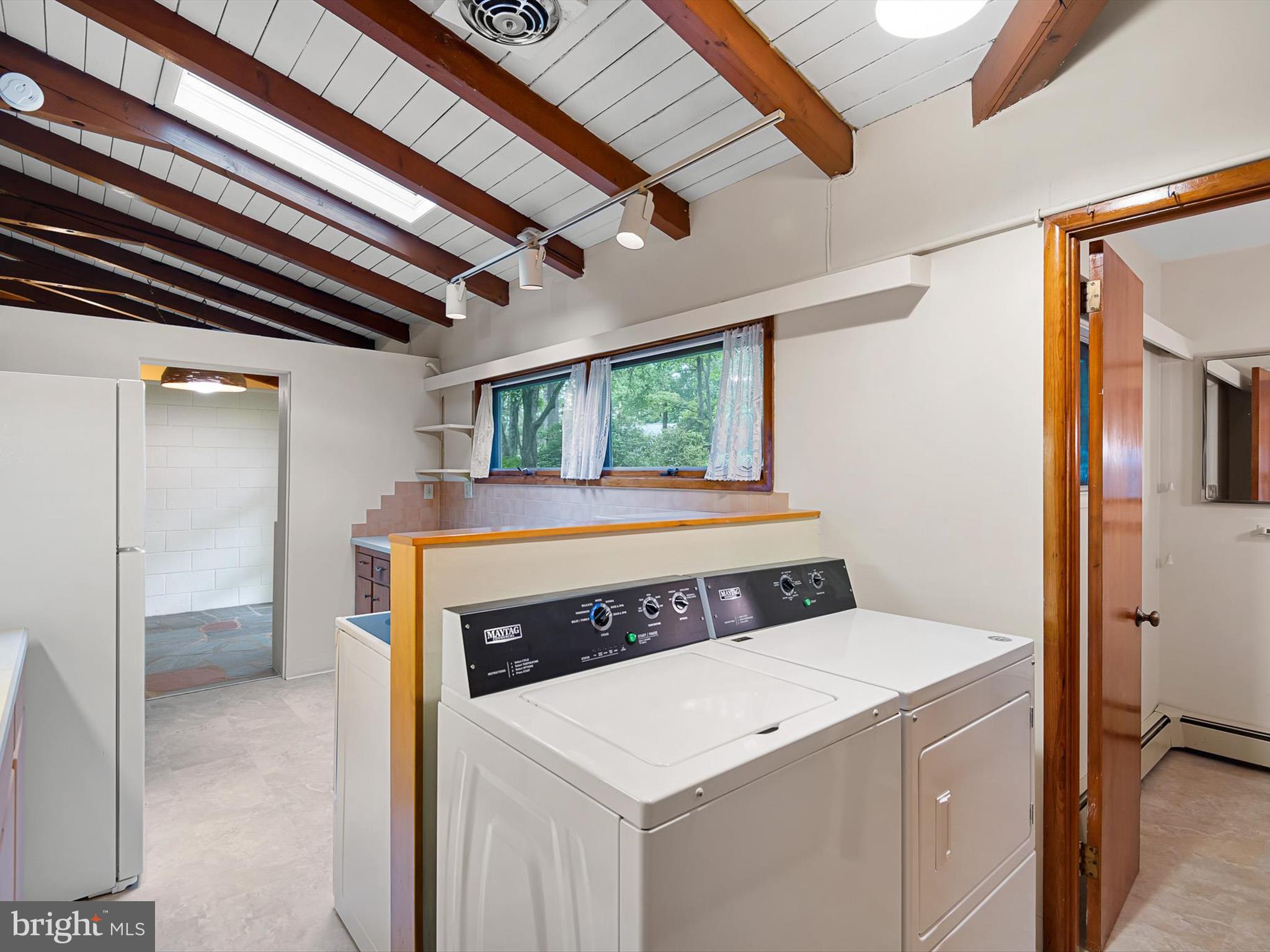 NOTTINGHAM MANOR - Residential Lease