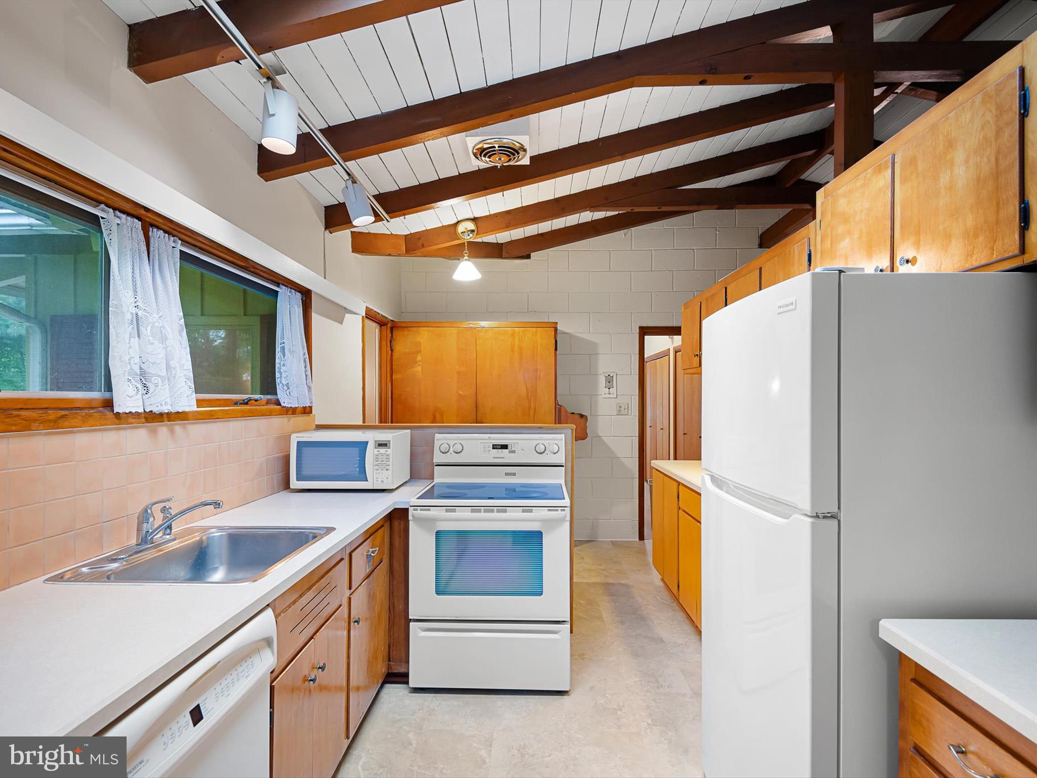 NOTTINGHAM MANOR - Residential Lease