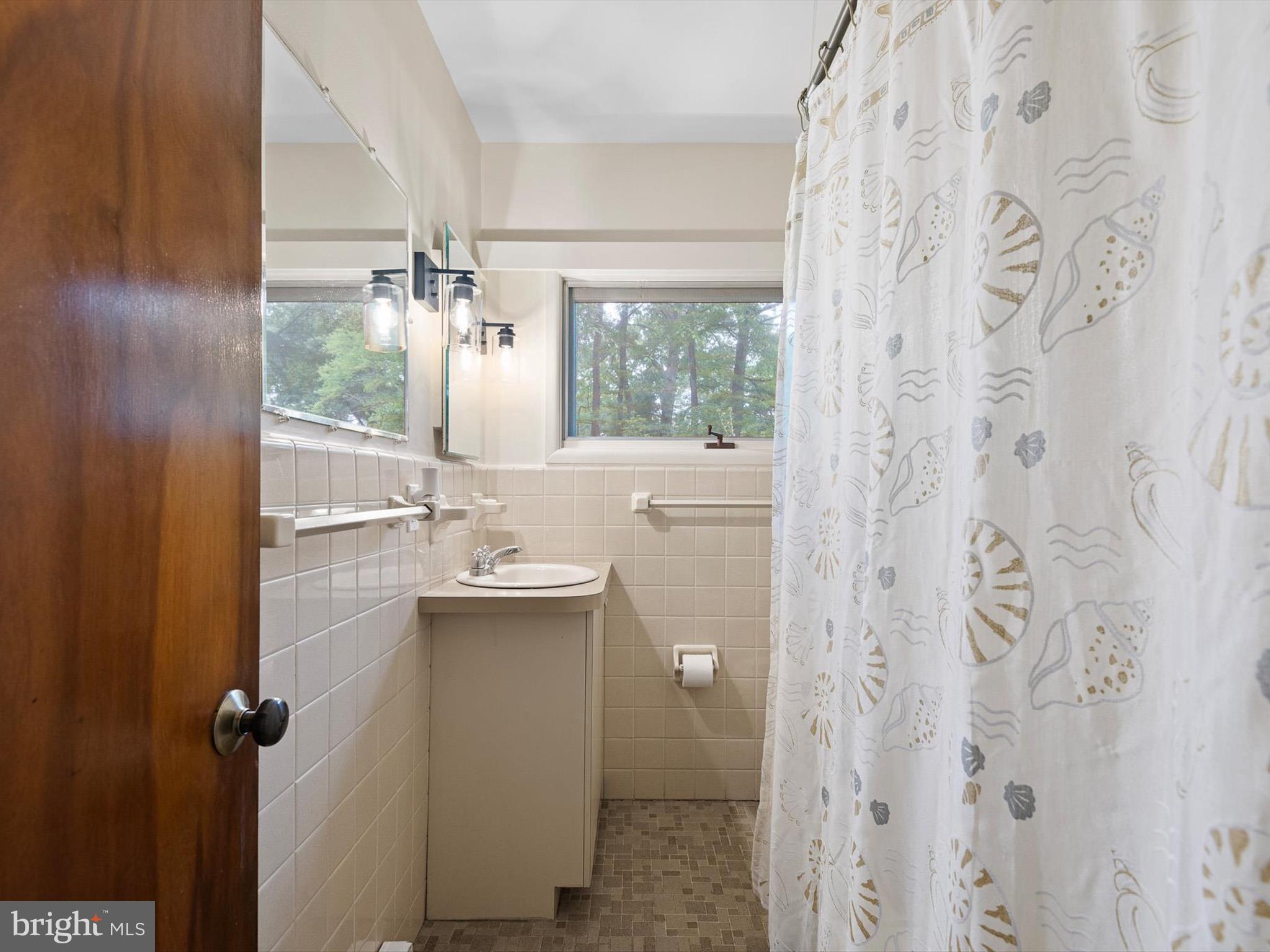 NOTTINGHAM MANOR - Residential Lease